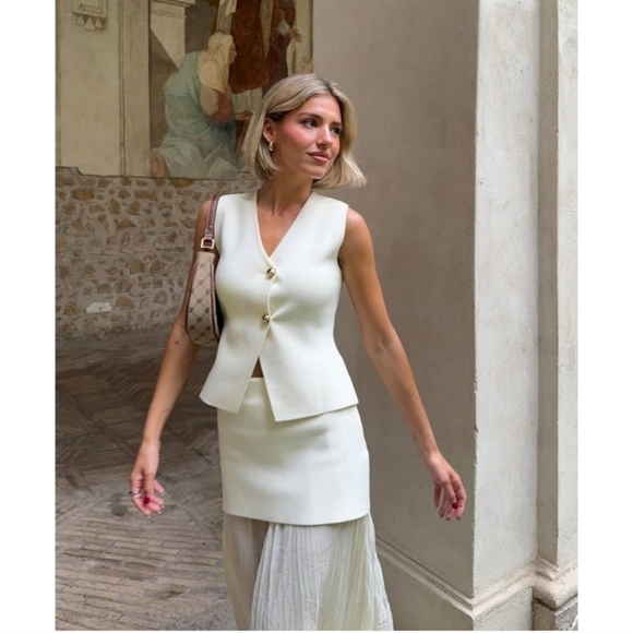 Zara Buttoned Knit Vest Size L - Picture 8 of 10